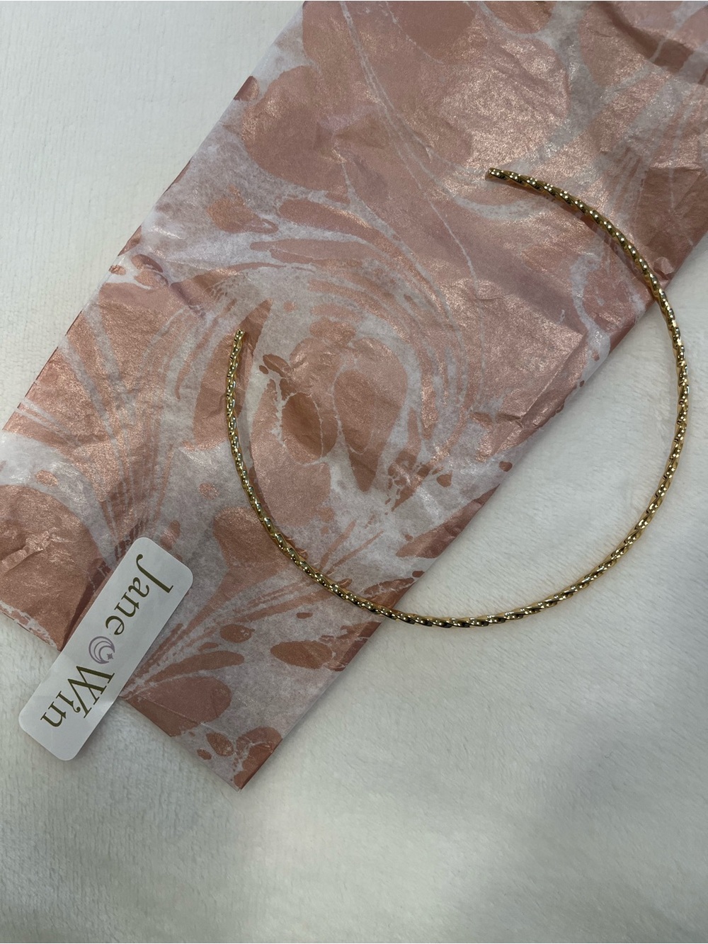 Jane Win gold Twisted neck wire
